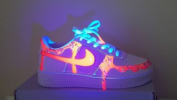 Baskets lumineuses fluo