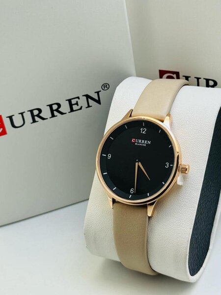 Montre-bracelet Curren cadran noir bracelet en or