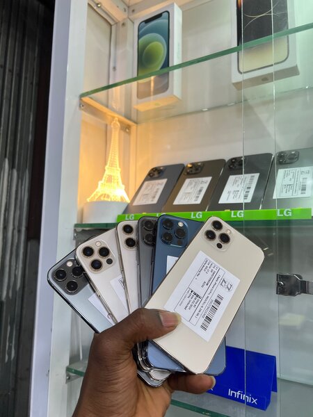 iPhone 12 Pro Casi neuf