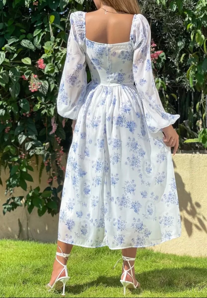 Robe fleurie blanche à manches longues