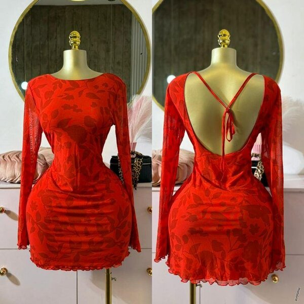 Robe rouge en dentelle pour femmes