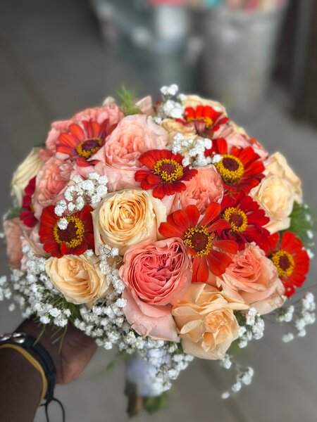 Bouquet de roses et gerberas