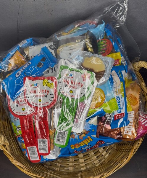 Panier de friandises assorties