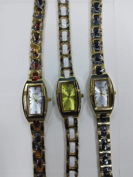 Montre Femme Élégante Dorée