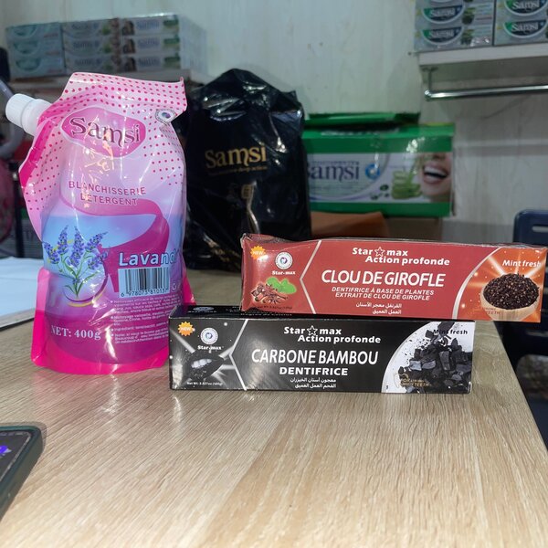 Lot dentifrices et détergent