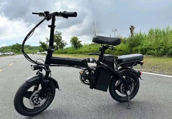 Vélo électrique pliant compact