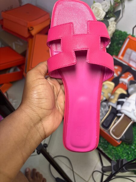 Sandales roses en cuir élégantes