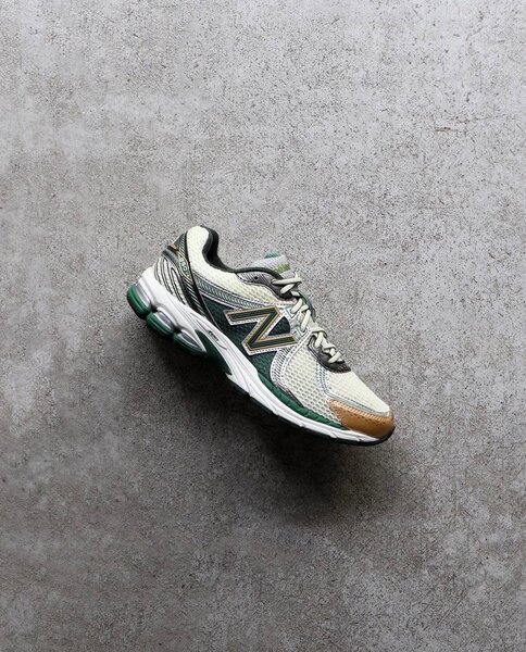 New Balance 860