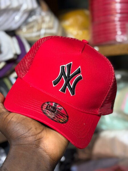 Casquette rouge brodée NY