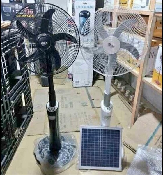Ventilateur solaire sur pied