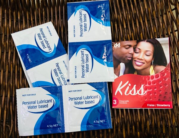 3 préservatifs + 6 lubrifiants