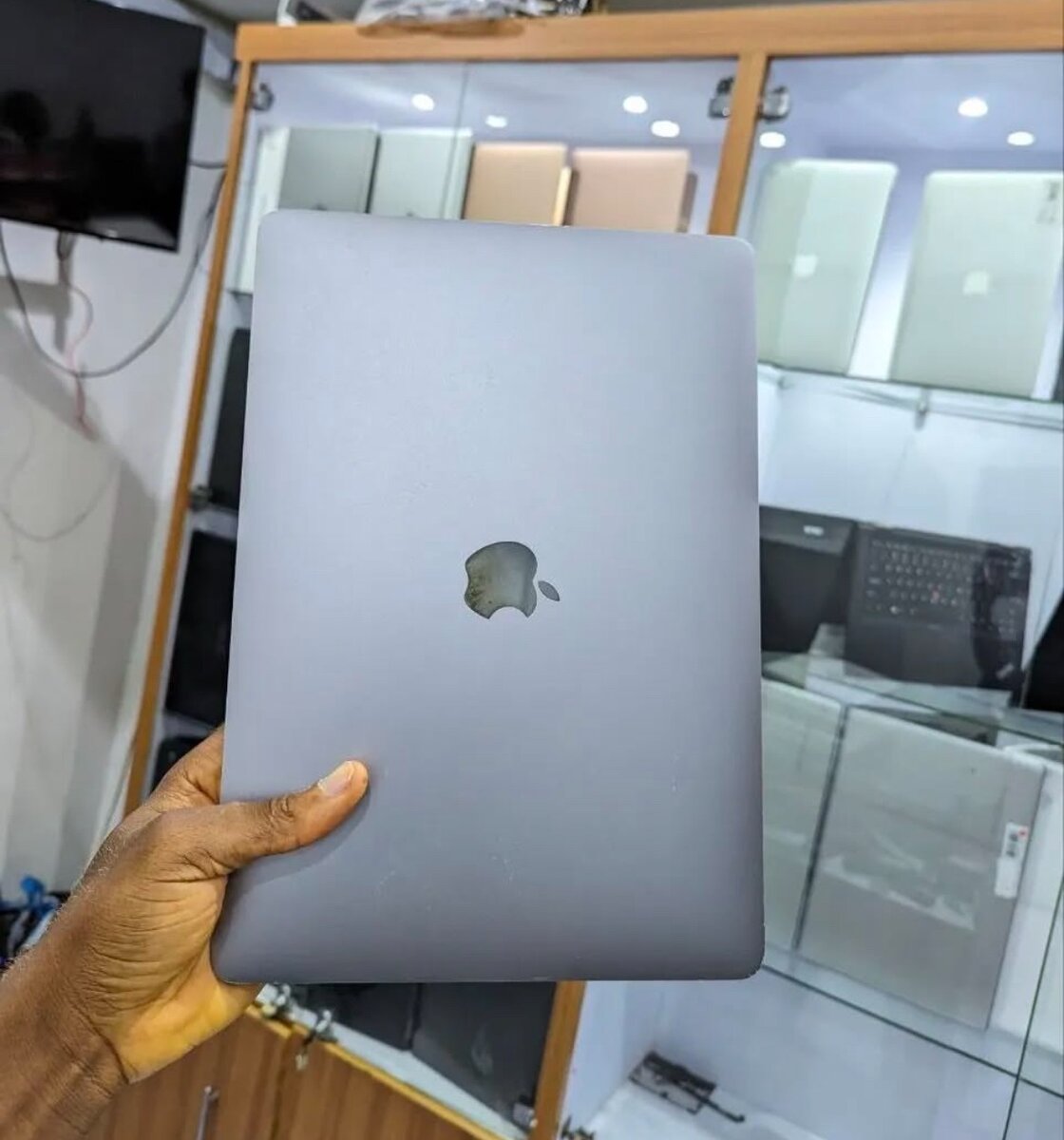 MacBook Pro [ 2018 Model, CO2Y30S2JHD2]