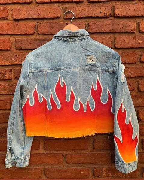 Veste en jean personnalisée avec flammes