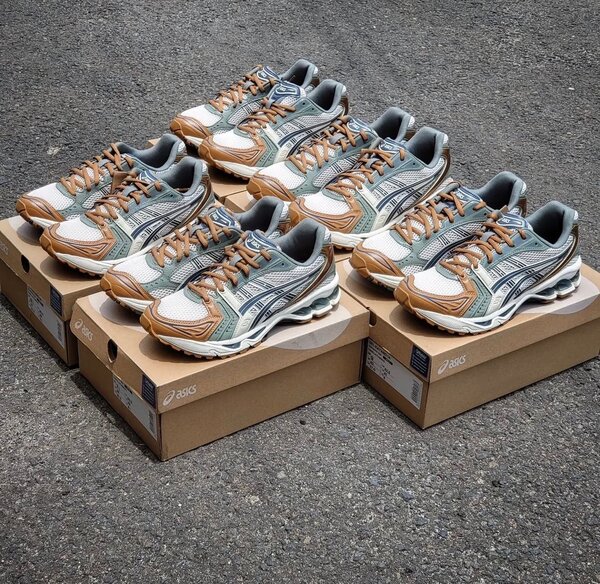 Chaussures de course ASICS élégantes