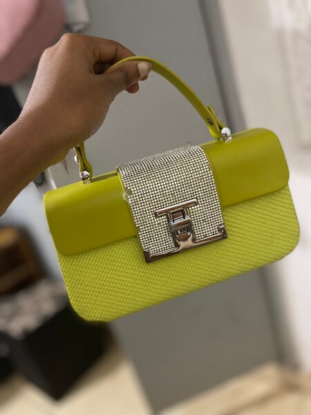 Sac à main vert jaune élégant