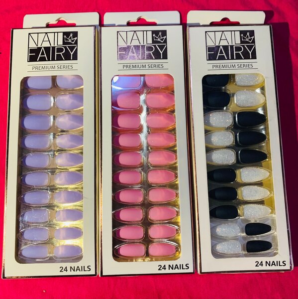 Faux ongles avec colle