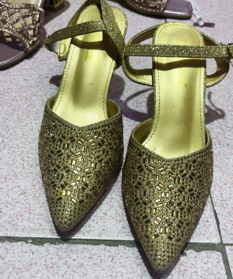 Sandales élégantes perlées