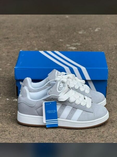 Chaussures Adidas grises pour homme