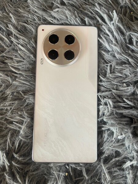 Tecno camon 30 256/16 propre