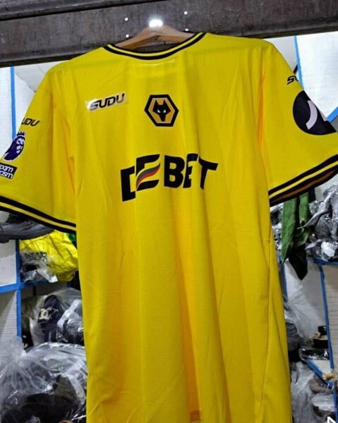 Maillot de football jaune