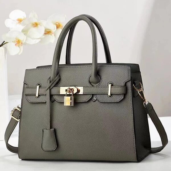 Stylish and fashionable women's bag grey