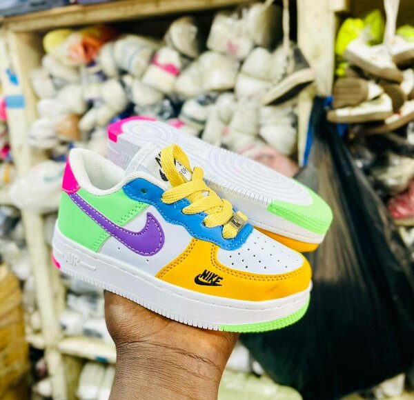 Magnifique paire de baskets pour enfants