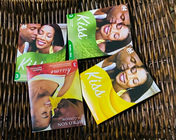 4 paquets =12 Préservatifs