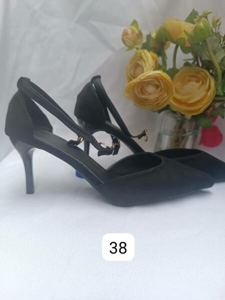Elegant Black Heeled Sandals
