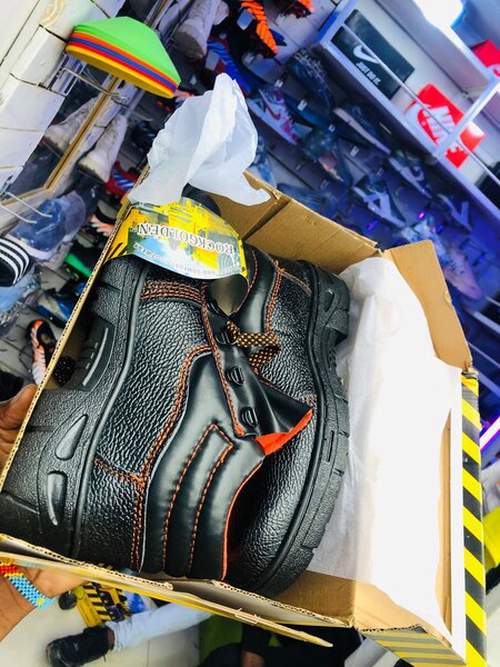 Safety boots