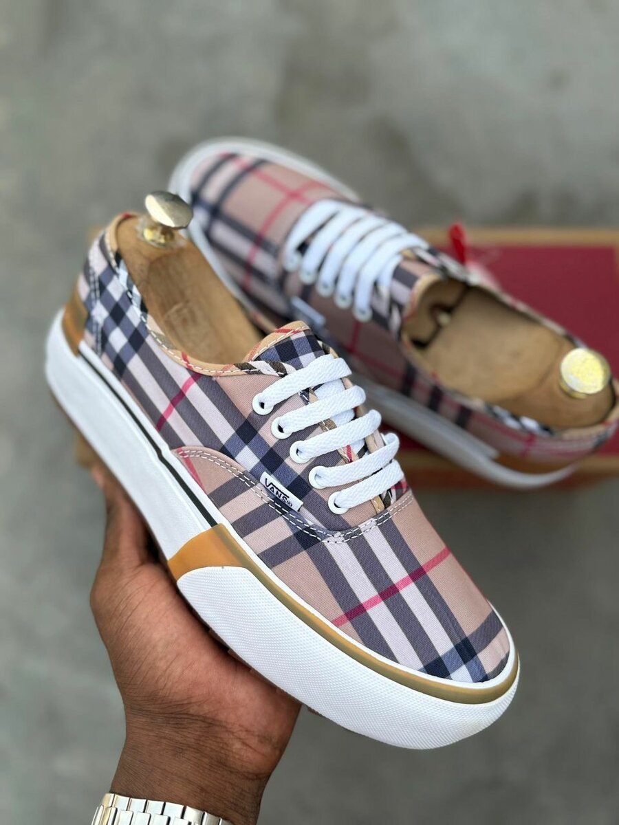 Baskets à motif écossais