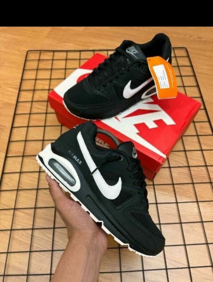 Chaussures Nike Air Max noir et blanc