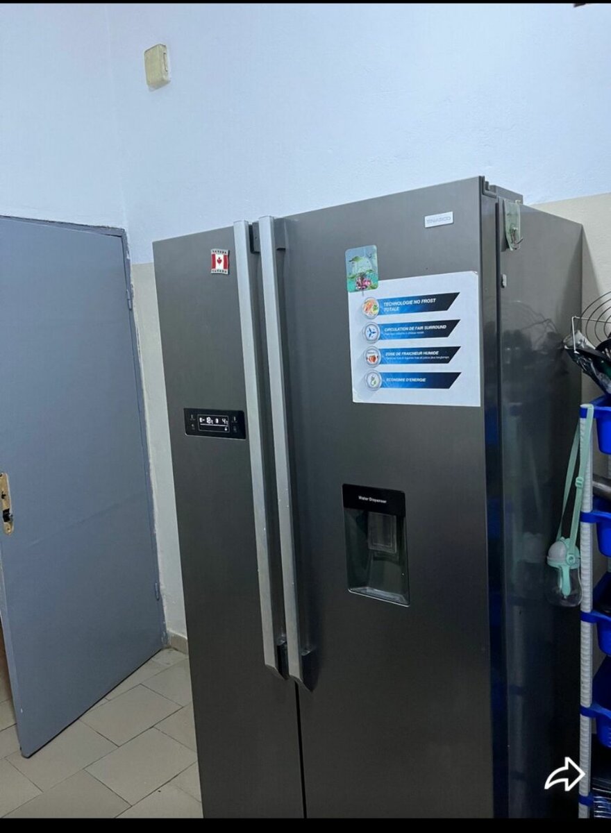 Réfrigérateur double porte moderne