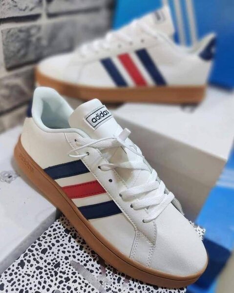 Chaussures Adidas blanches