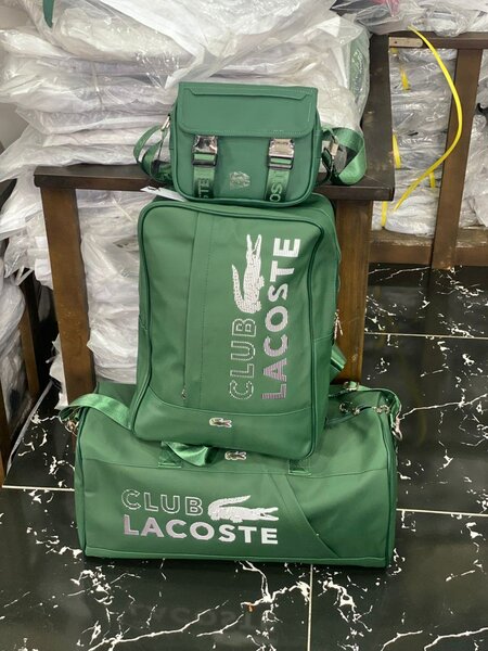 Sacs de sport Lacoste élégants