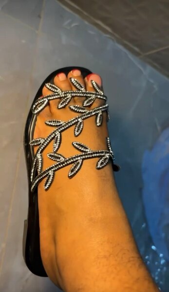 Sandales à strass élégantes