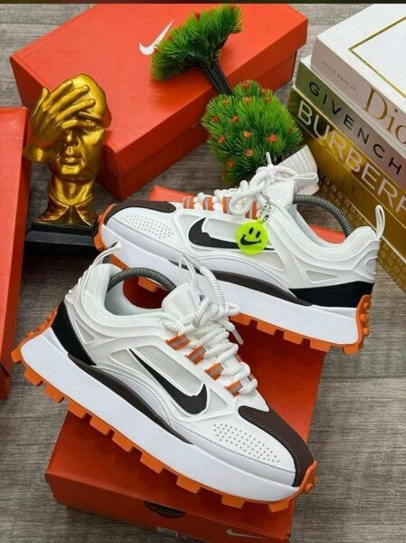 Baskets de sport blanches tendance