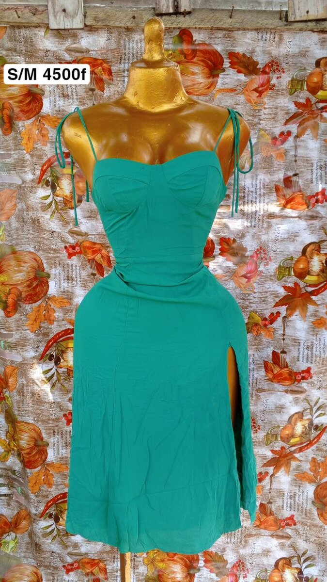 Robe noire fleurie bohème