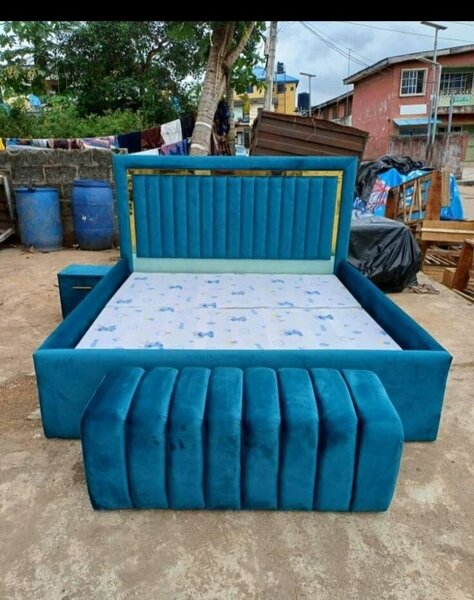 Lit double capitonné avec rangement