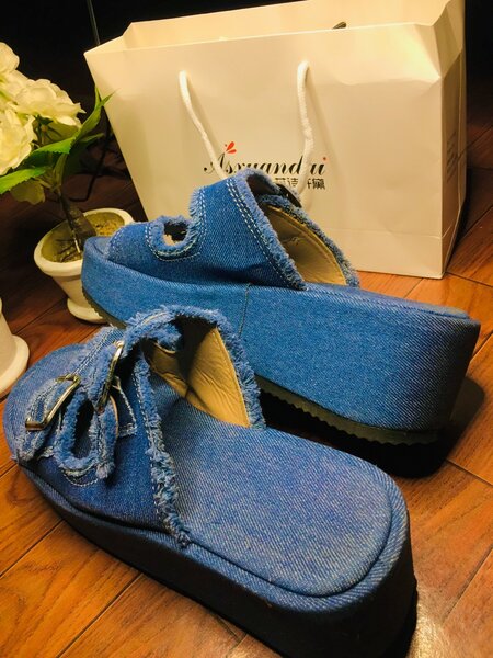 Demin heeled easy wear