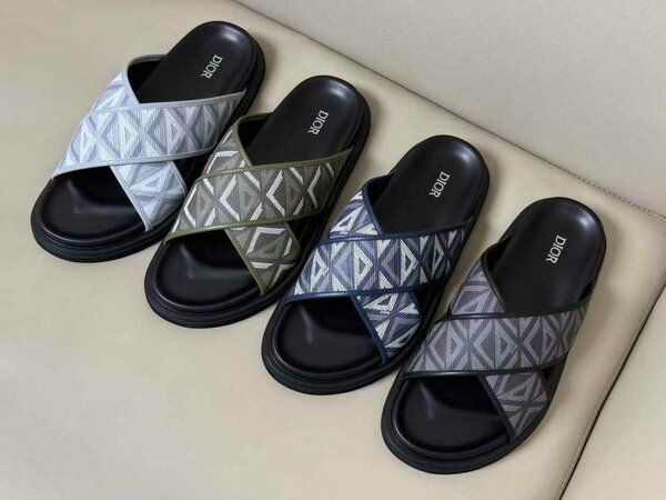 Sandales Dior élégantes