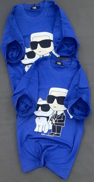 T-shirt bleue avec imprimé original