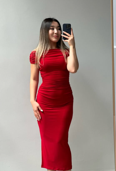 Платье красное