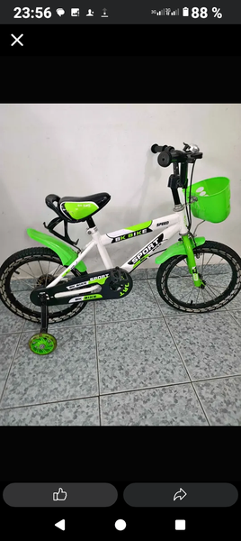 Vélo enfant vert et blanc