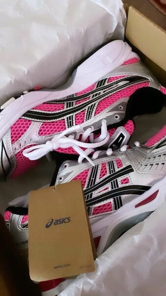 Chaussures running Asics roses