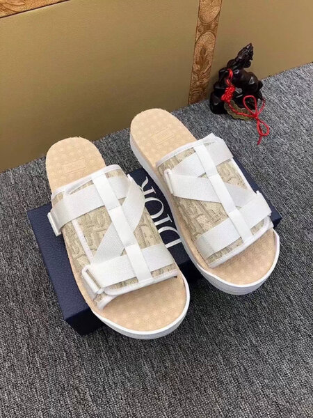 Sandales confortables blanches