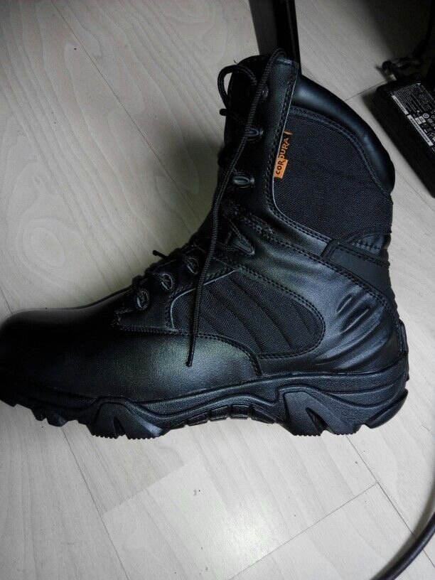 Bottes tactiques en cuir noir