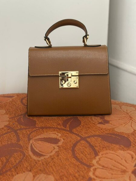 Sac à main cuir marron élégant