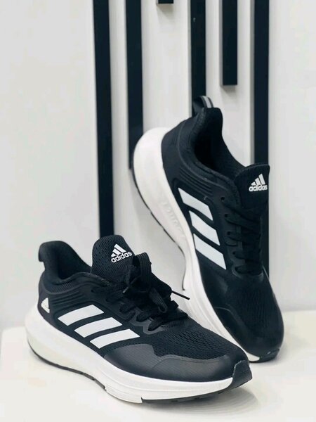 Chaussures de course Adidas noires