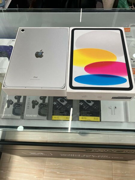 iPad 10th Gen Cellular and Wi-Fi