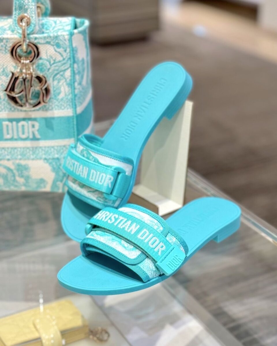 Sandales élégantes en couleurs vives